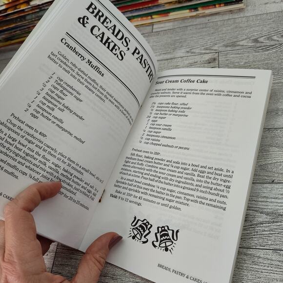 Holiday Entertaining Cookbook Booklet 1991 Vintage by Polly Clingerman - Picture 7 of 10